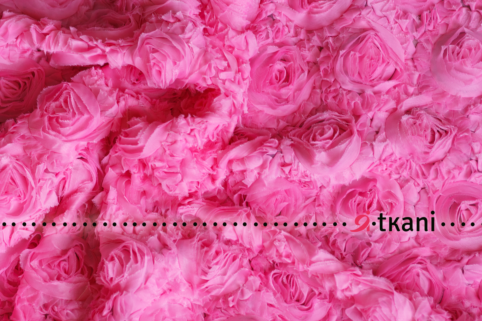 Купить материал розы. Ткань в розочку. Ткань с розами. Ткань объемные розы. Ткань с объемными цветами.